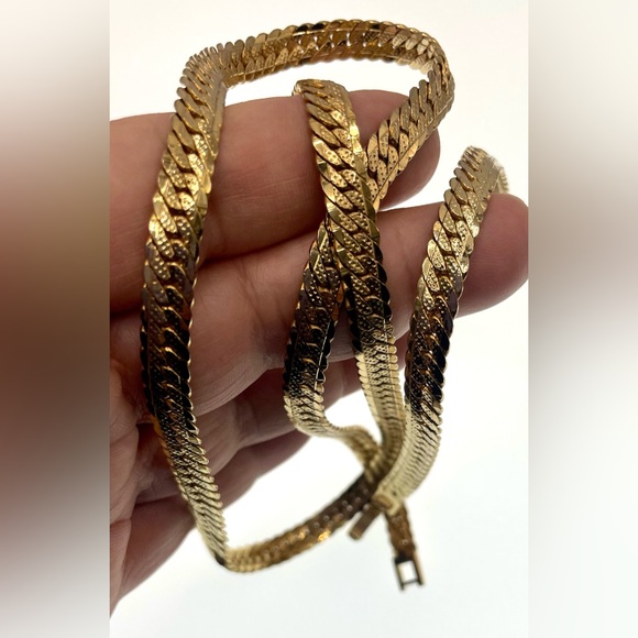 Vintage Gorgeous 30" Textured Gold Tone Thick Chain Necklace - Picture 7 of 9